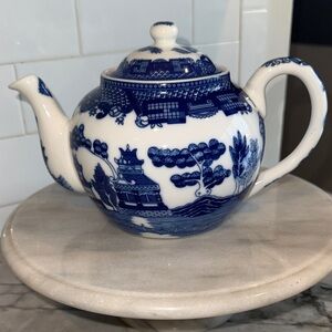 HIC Willow Pattern Blue and White Teapot with Diffuser